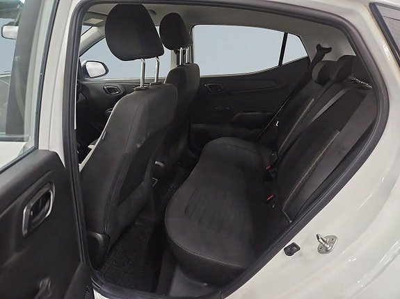Vehicle Image 19
