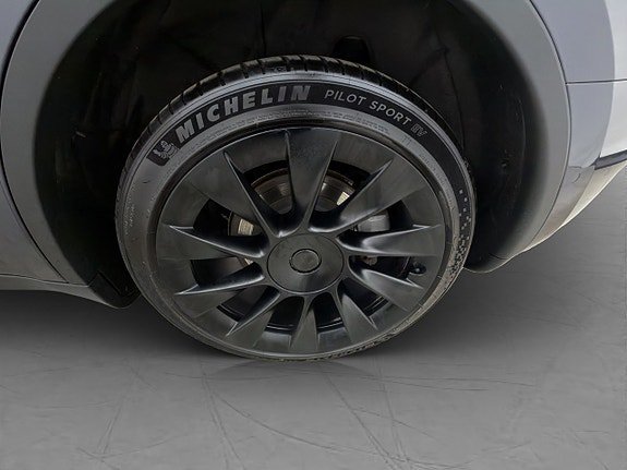 Vehicle Image 32