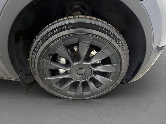 Vehicle Image 33