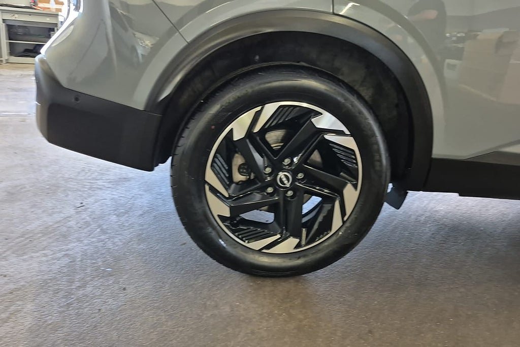 Vehicle Image 17