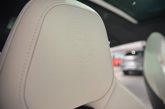 Vehicle Image 25