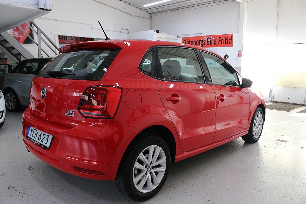 Vehicle Image 6