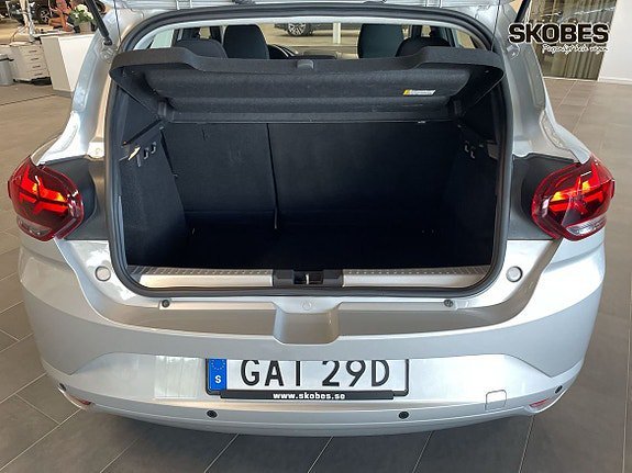Vehicle Image 16