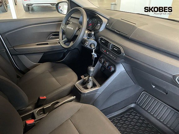Vehicle Image 18