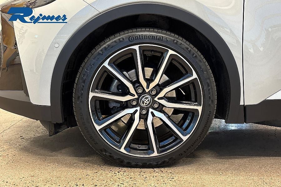 Vehicle Image 10