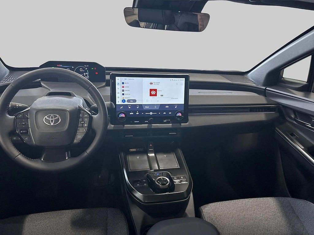 Vehicle Image 12