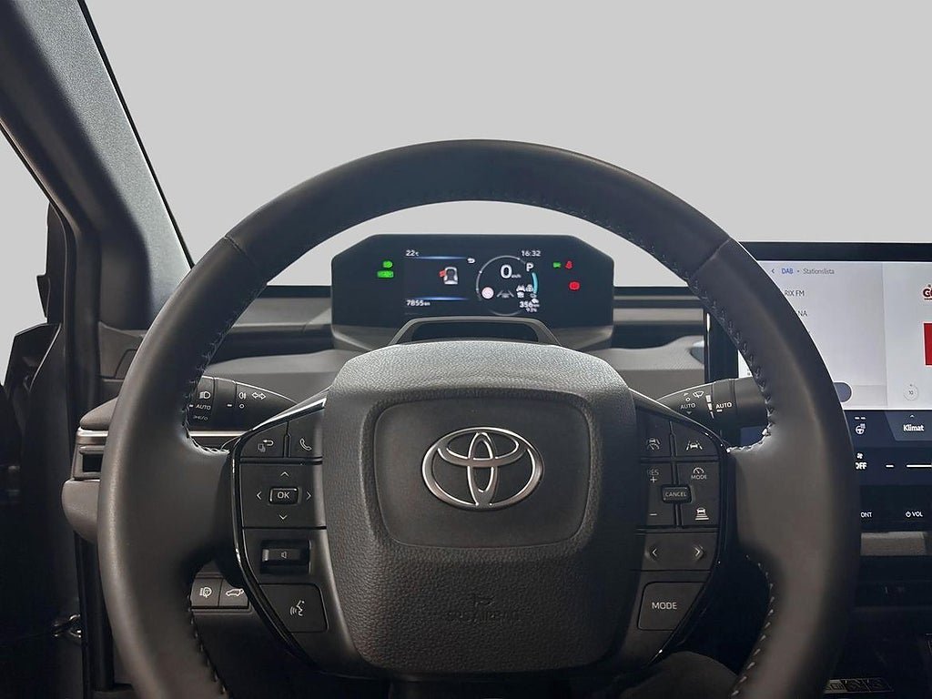 Vehicle Image 15