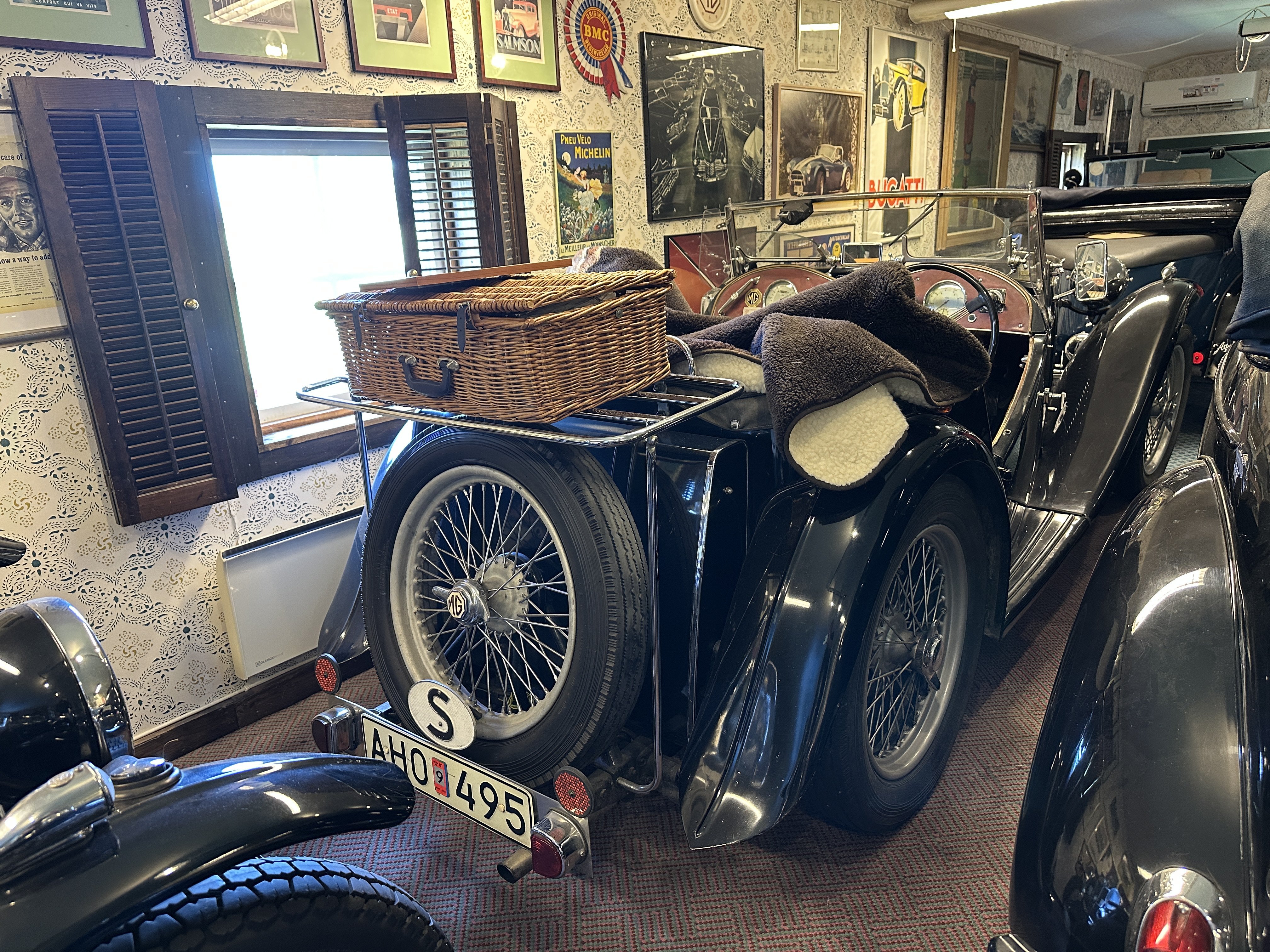 Vehicle Image 24