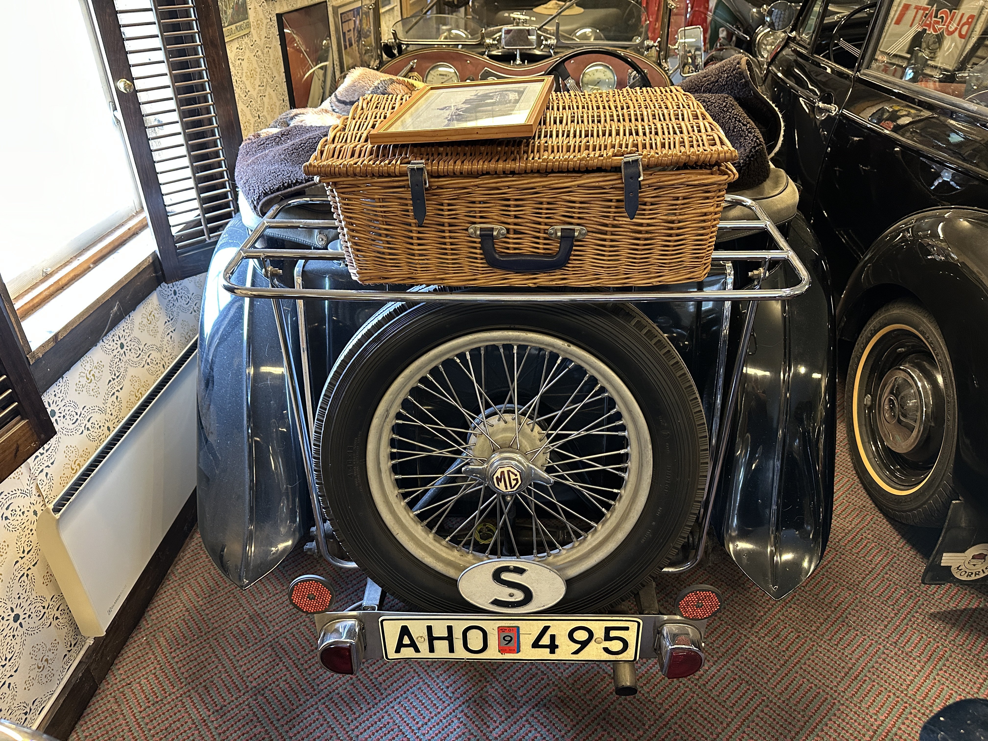 Vehicle Image 25
