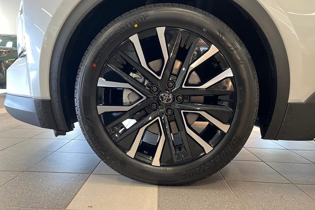 Vehicle Image 15