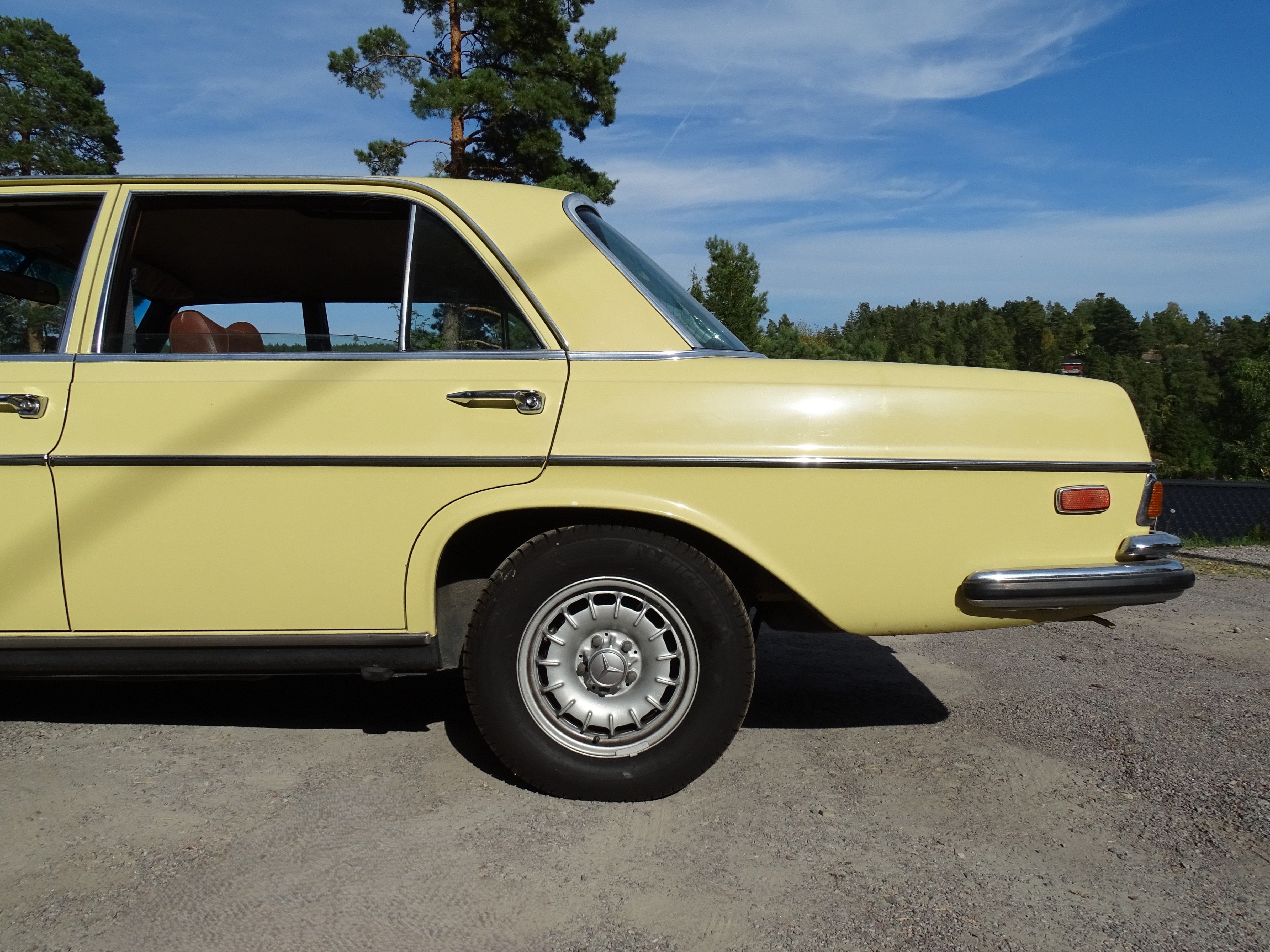 Vehicle Image 24