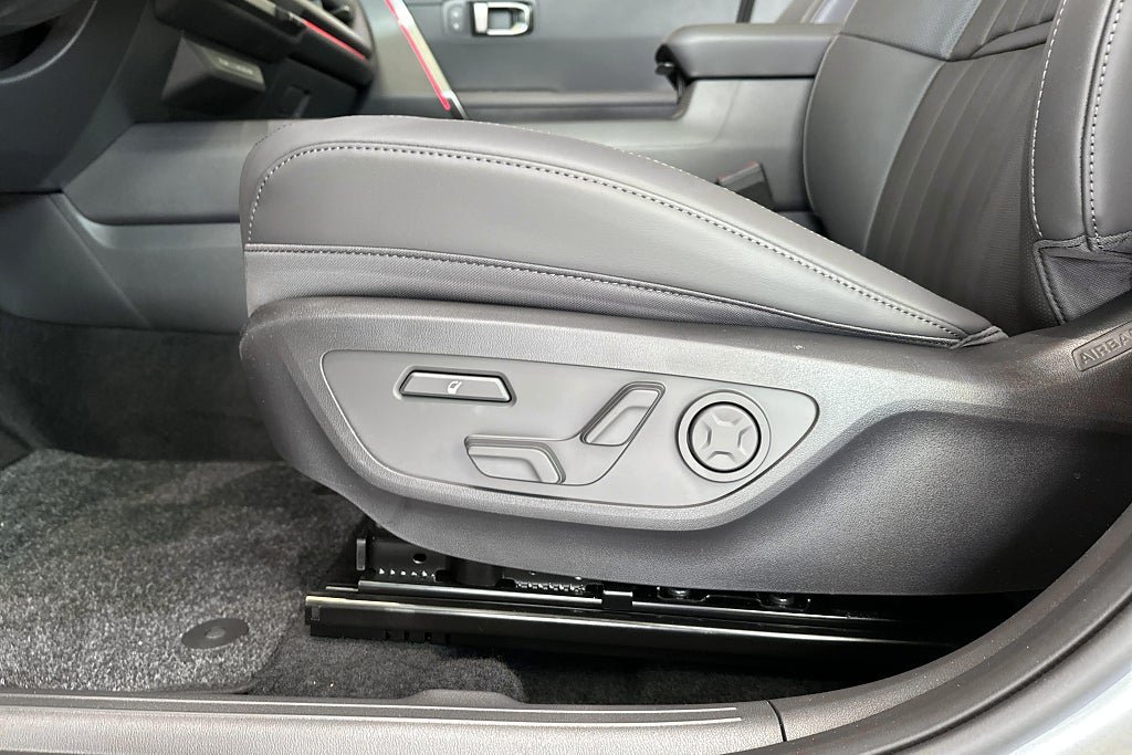 Vehicle Image 17