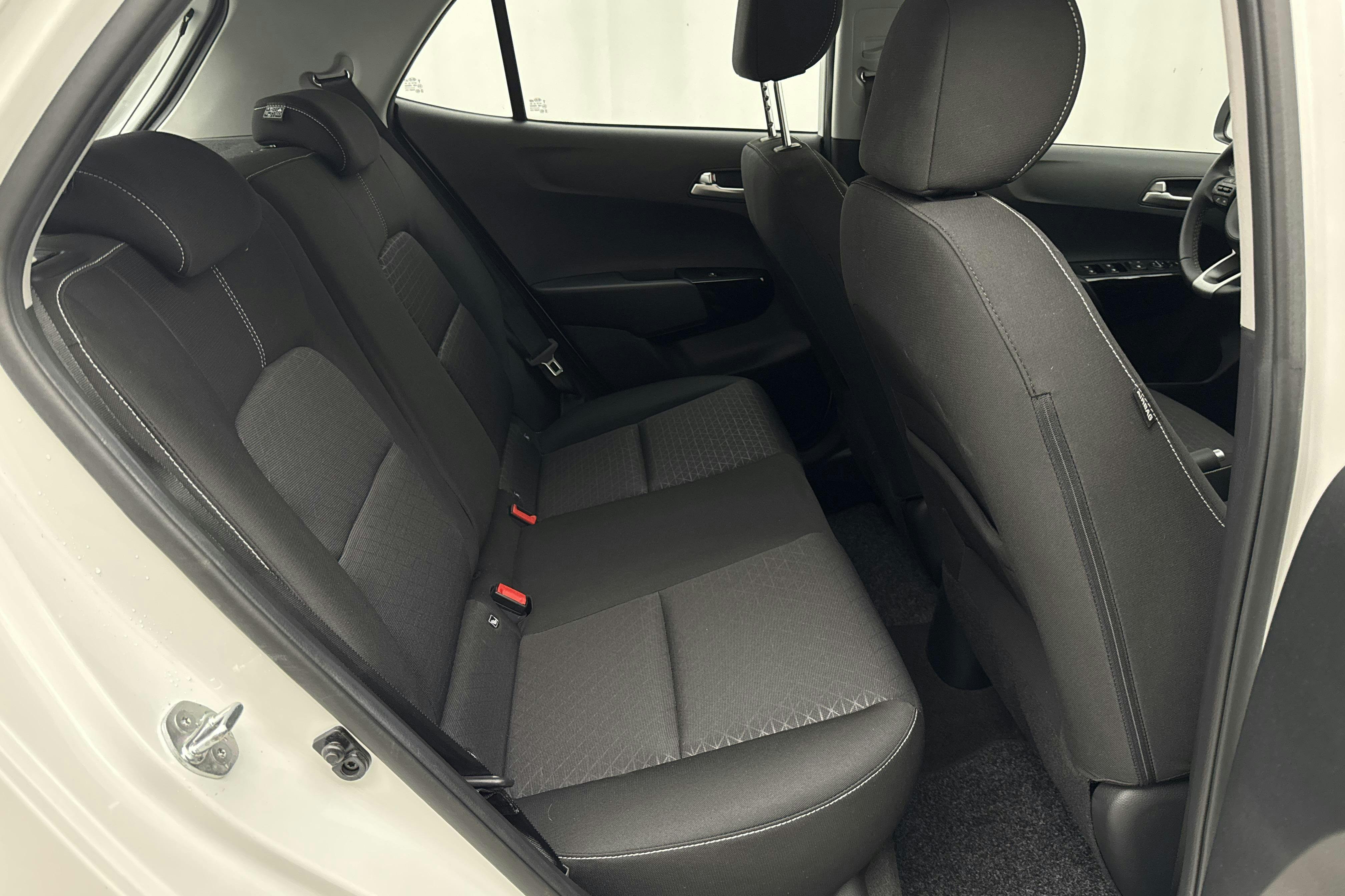 Vehicle Image 8