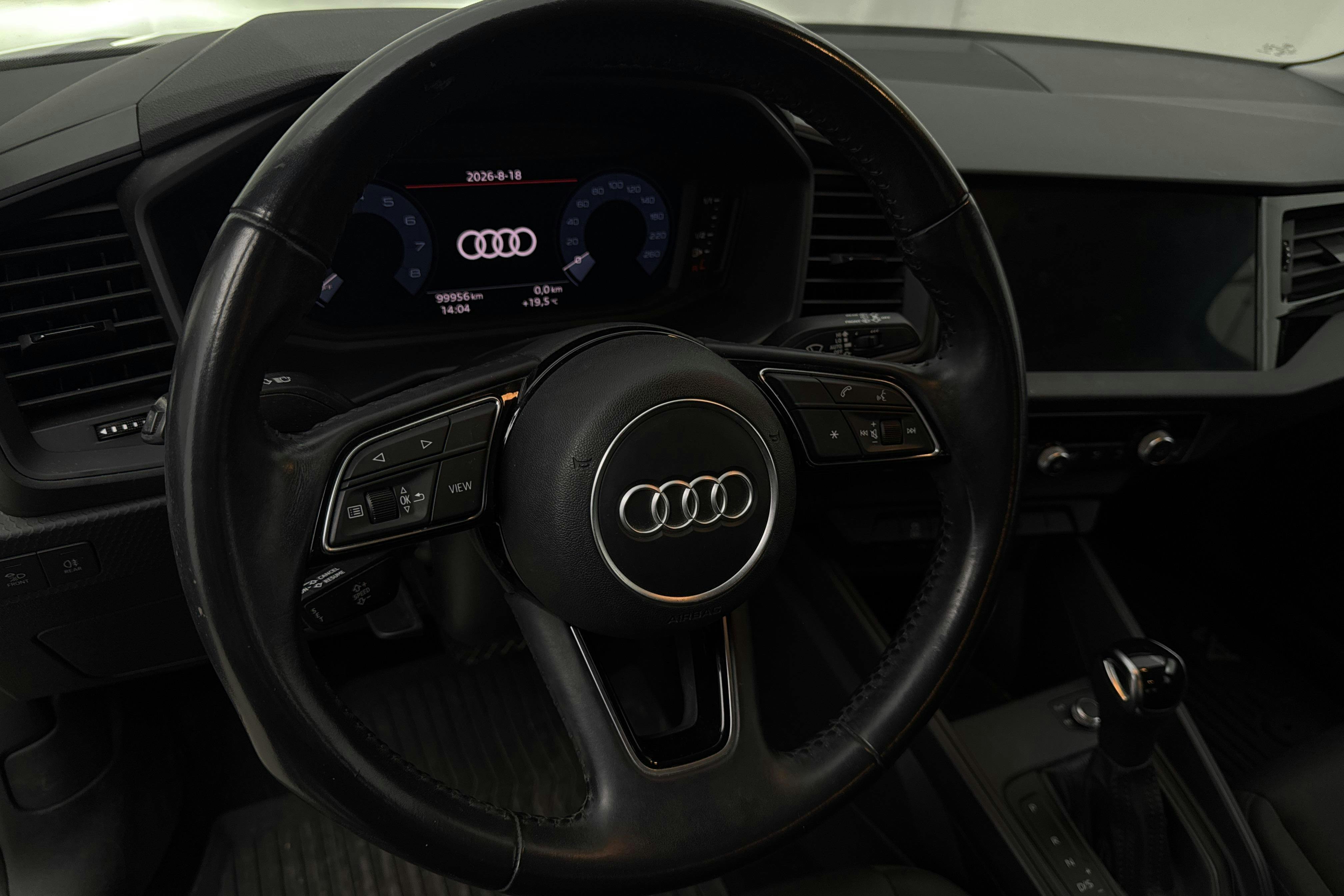Vehicle Image 12