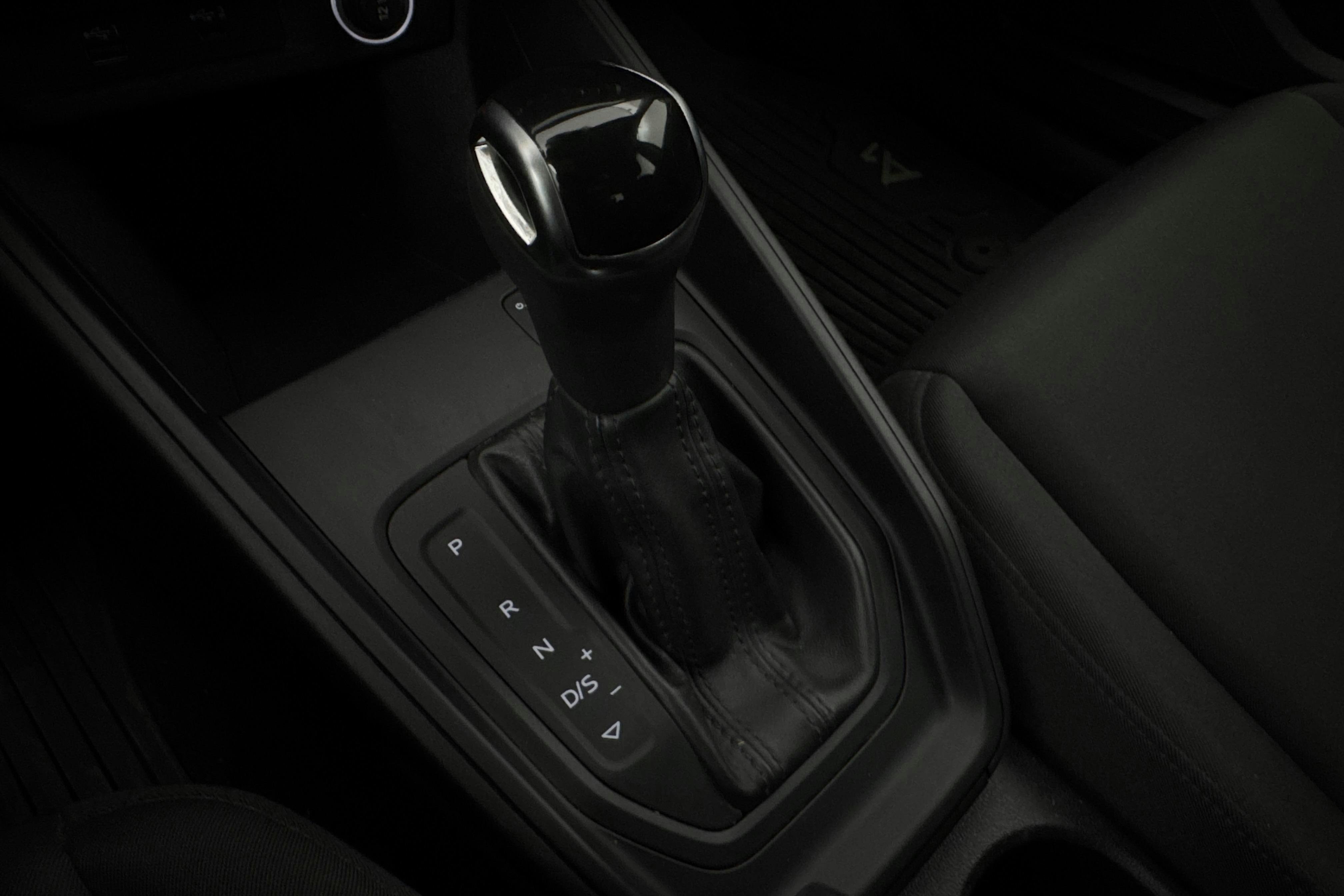 Vehicle Image 13