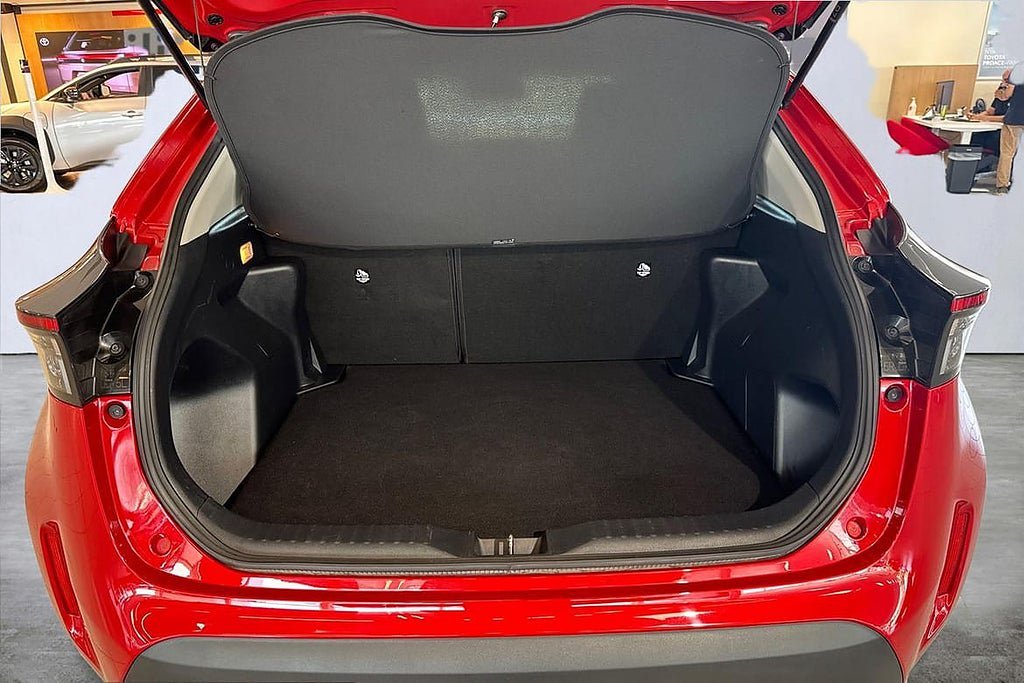Vehicle Image 12