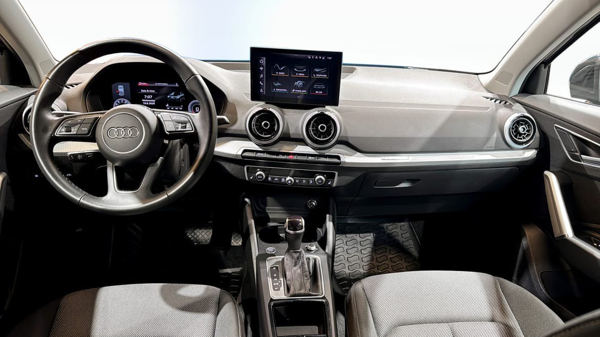 Vehicle Image 10
