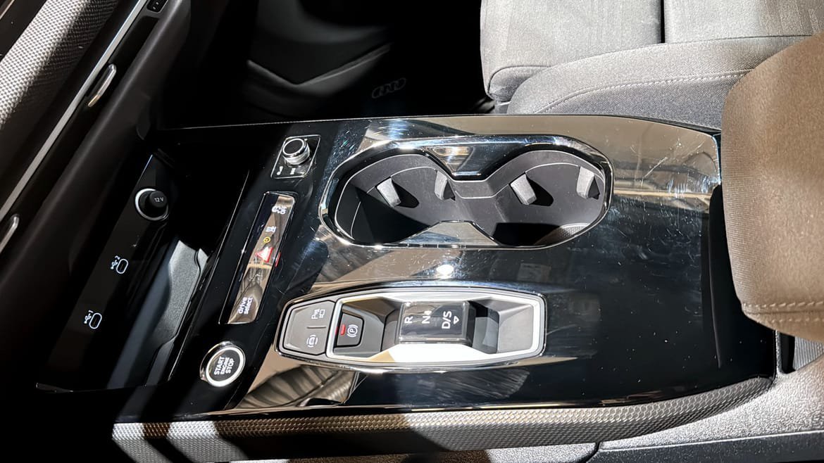 Vehicle Image 21