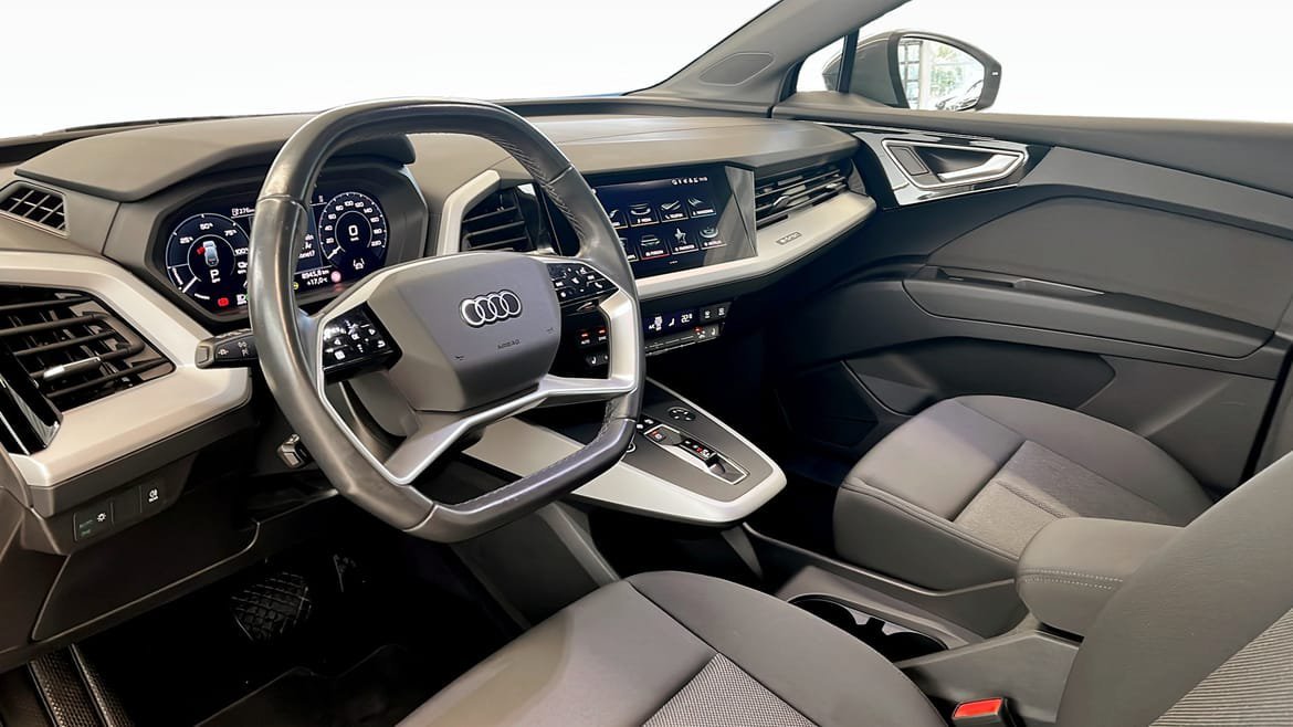 Vehicle Image 9
