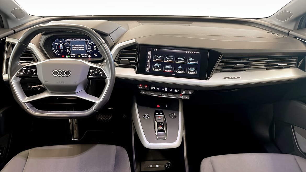 Vehicle Image 12