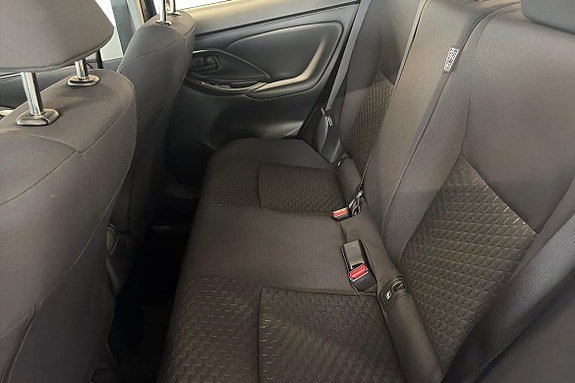 Vehicle Image 12