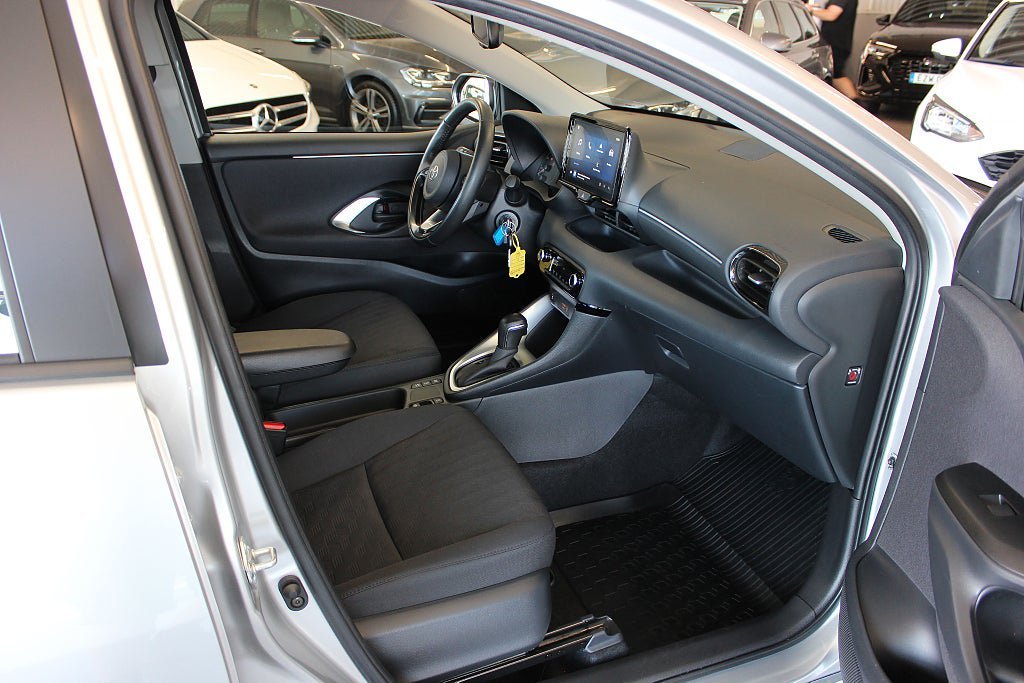 Vehicle Image 6
