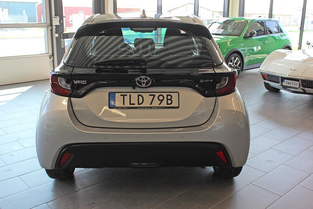 Vehicle Image 8