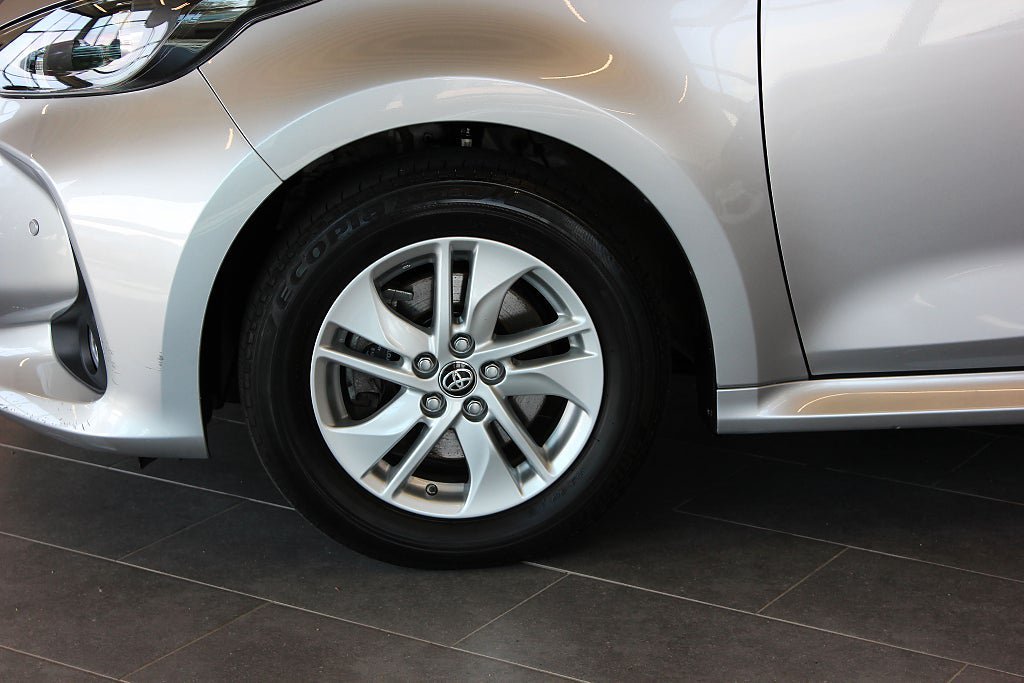 Vehicle Image 11