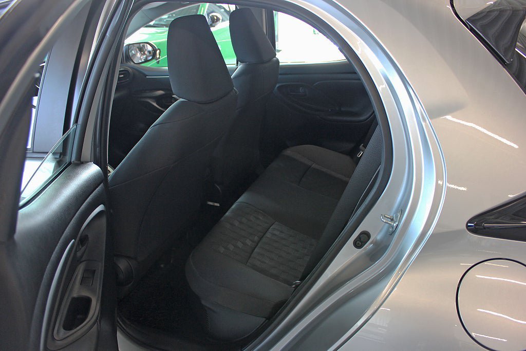 Vehicle Image 12
