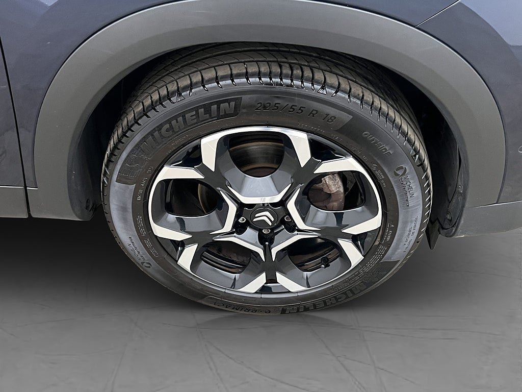 Vehicle Image 32