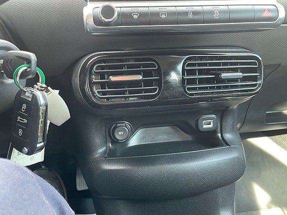 Vehicle Image 24