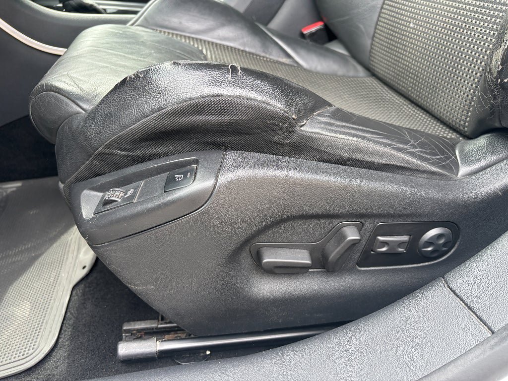 Vehicle Image 14