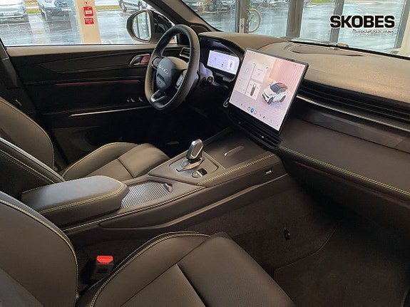 Vehicle Image 16