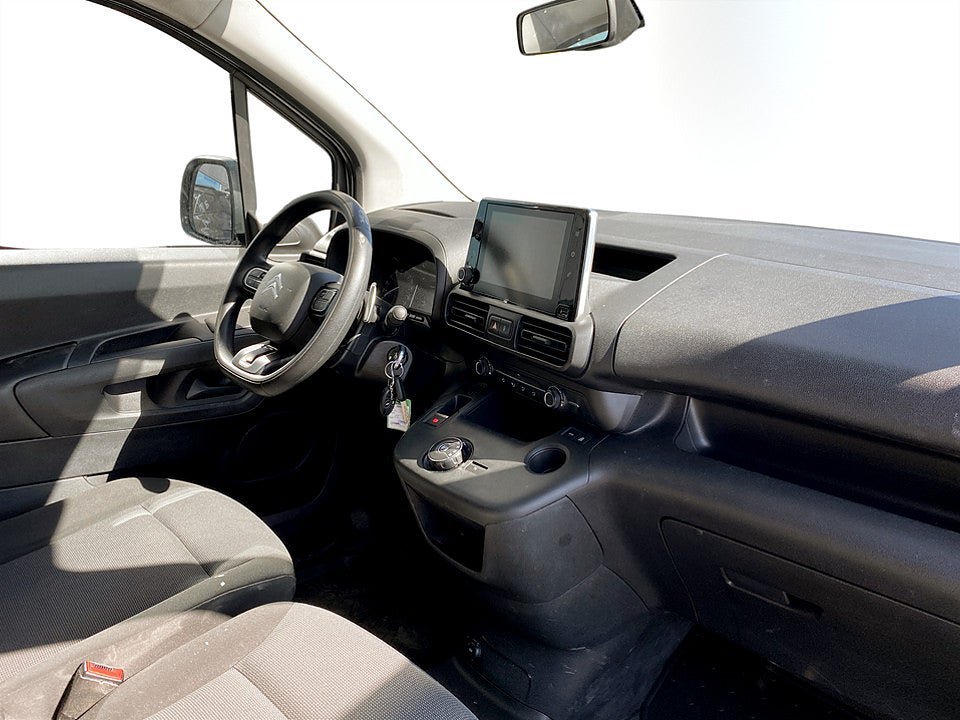 Vehicle Image 15