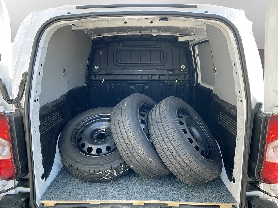 Vehicle Image 17