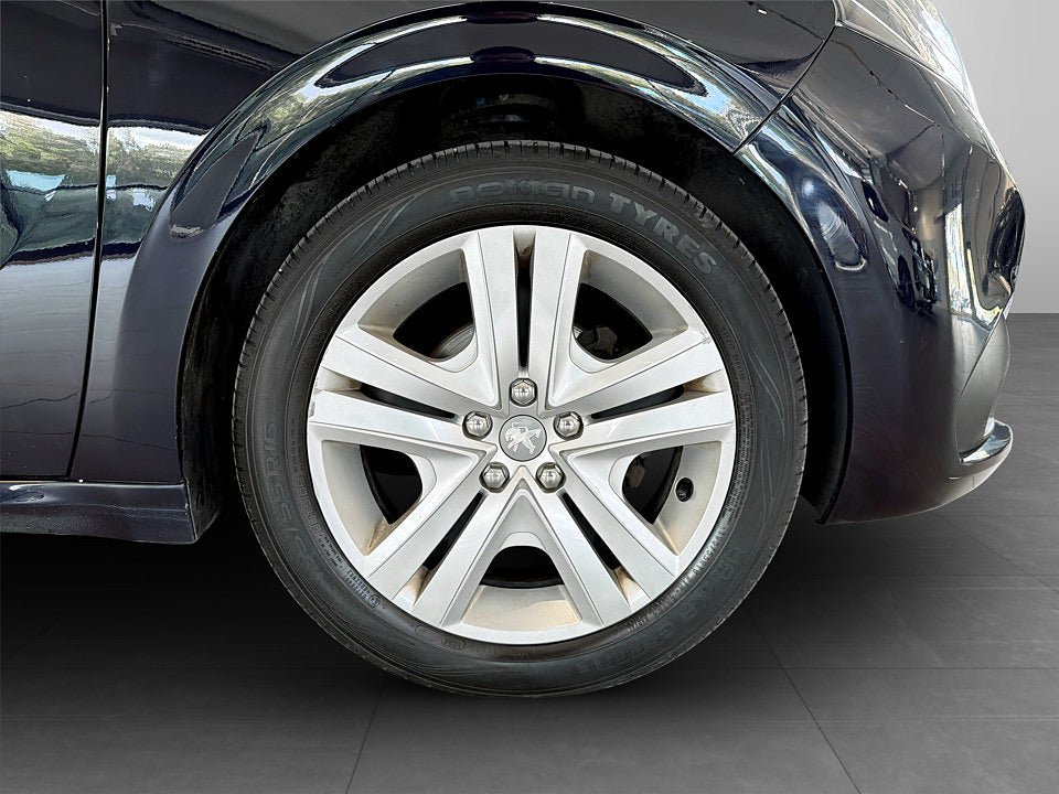Vehicle Image 16