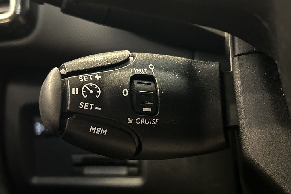 Vehicle Image 28