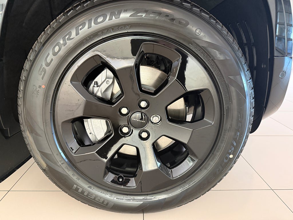 Vehicle Image 9