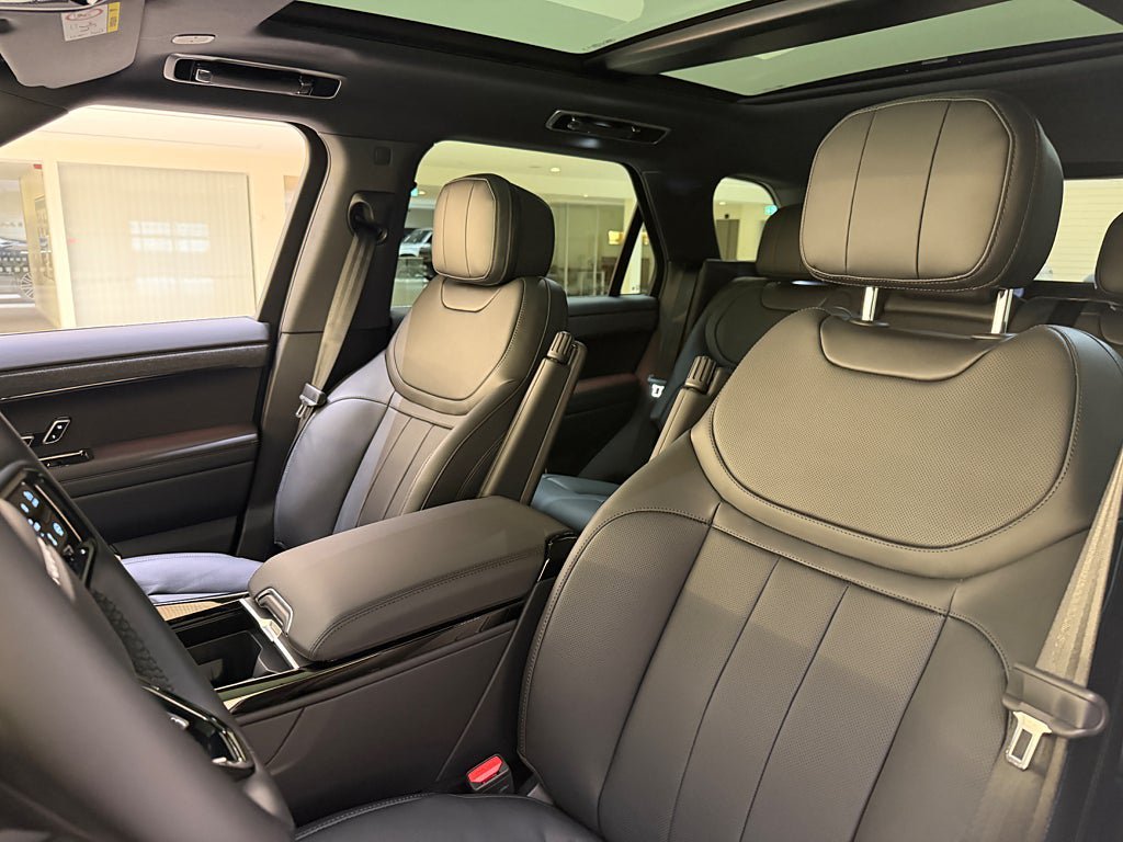 Vehicle Image 9