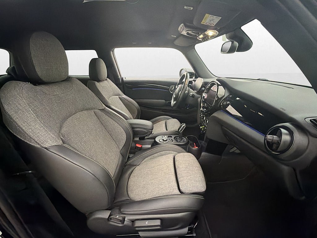 Vehicle Image 22