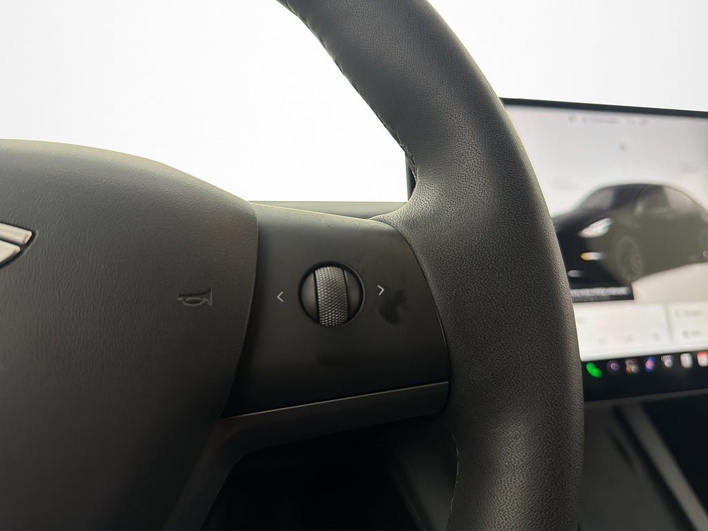 Vehicle Image 28