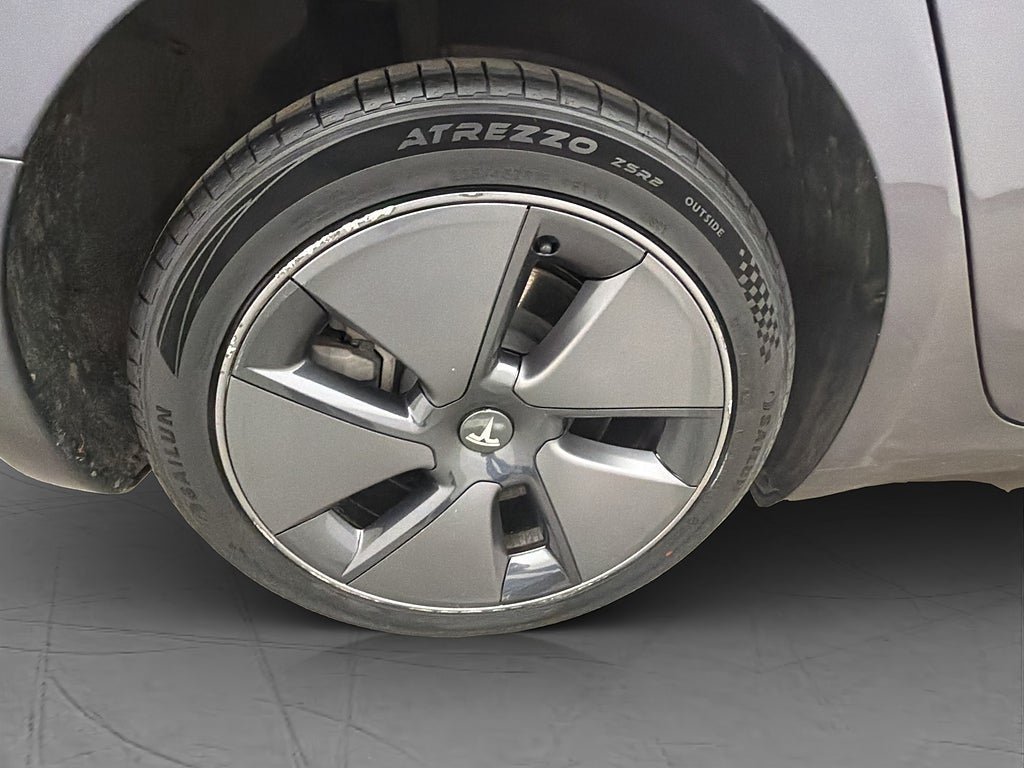 Vehicle Image 32