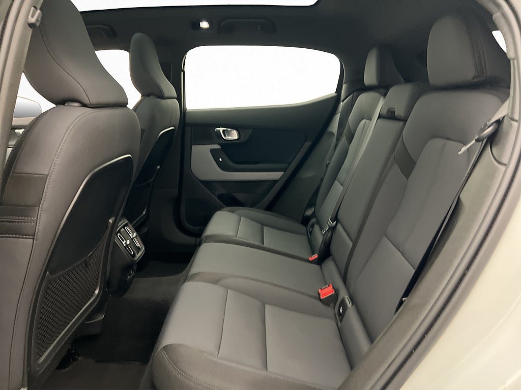 Vehicle Image 26