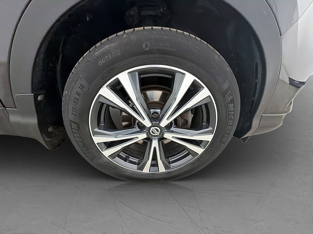 Vehicle Image 32