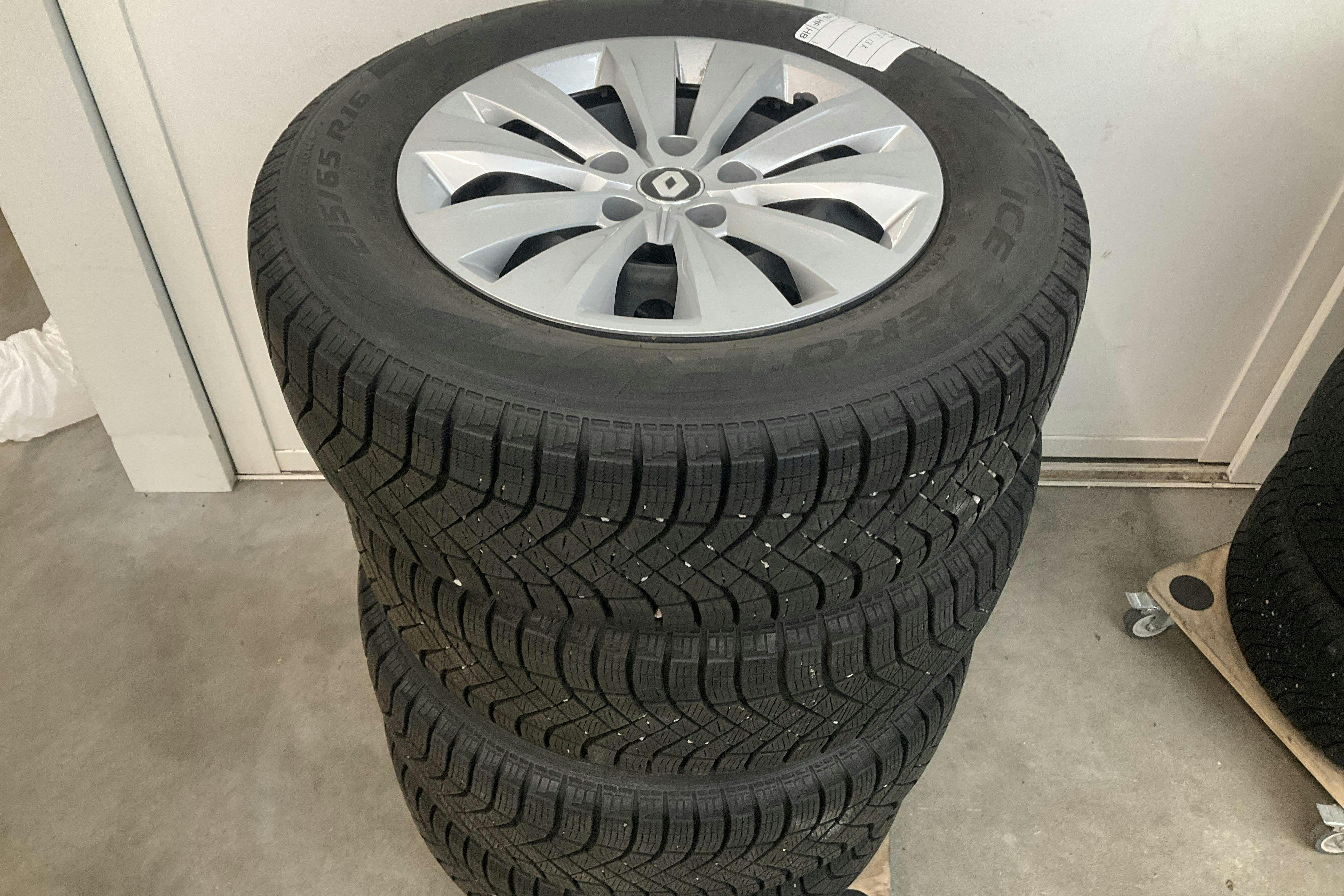 Vehicle Image 12