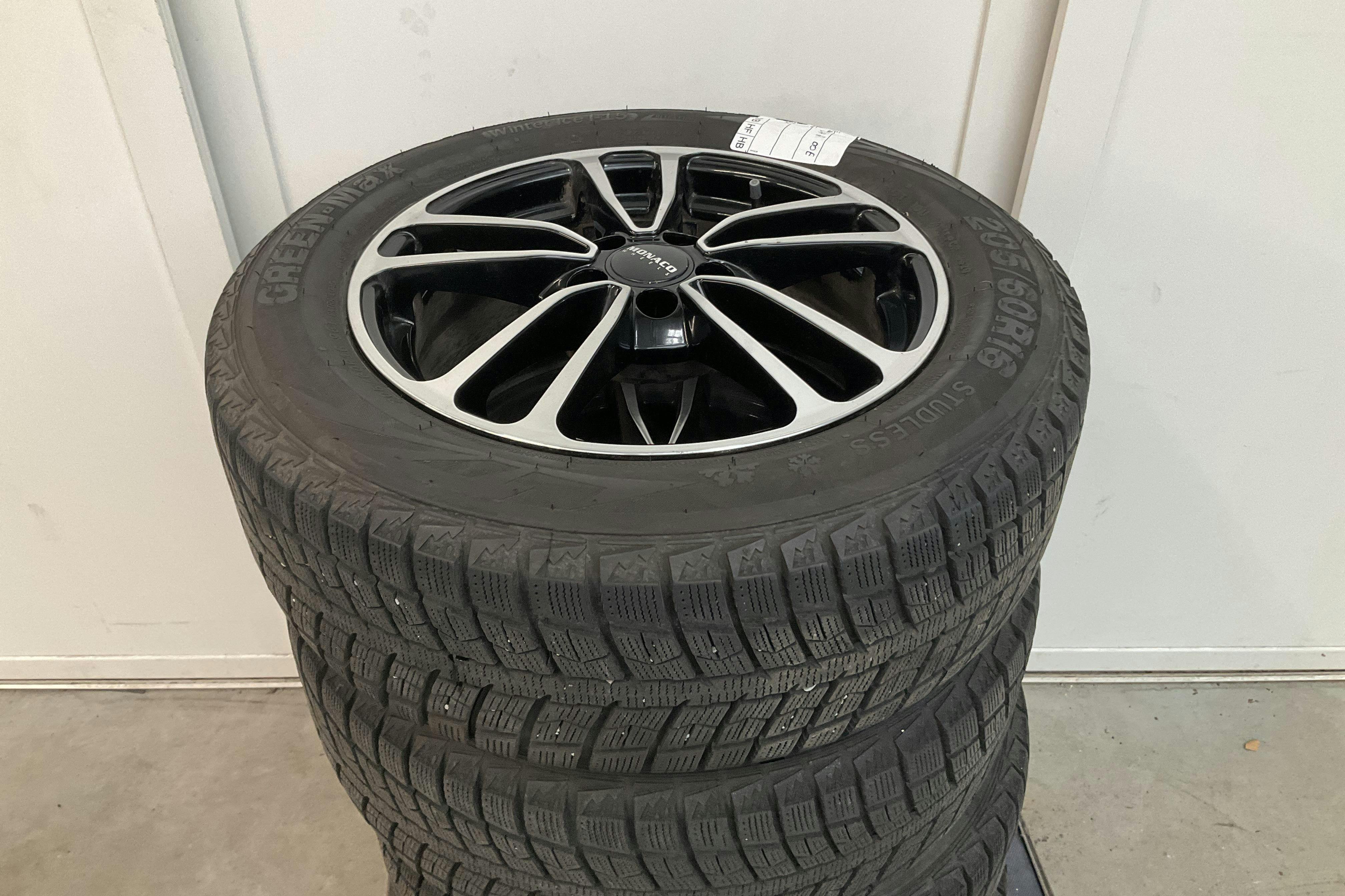 Vehicle Image 12