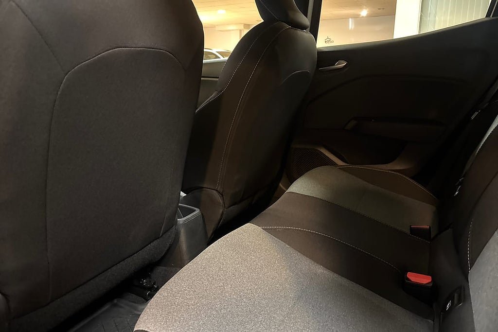 Vehicle Image 12