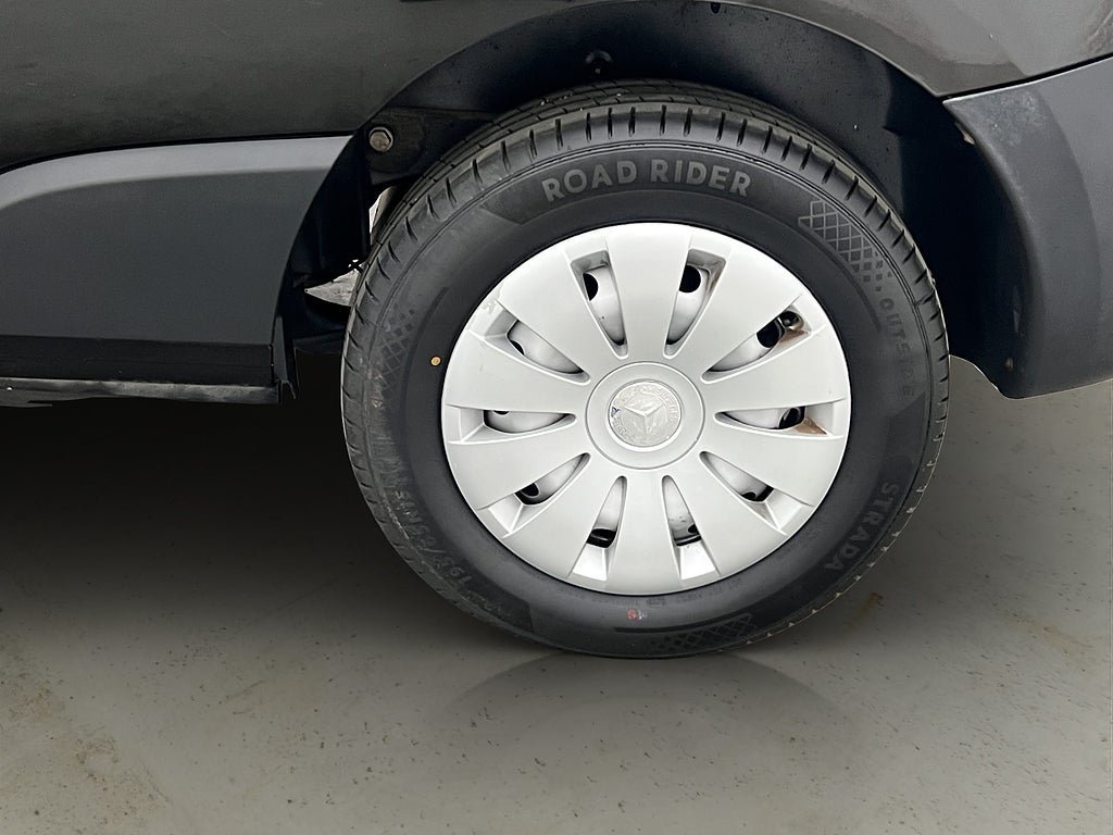 Vehicle Image 21