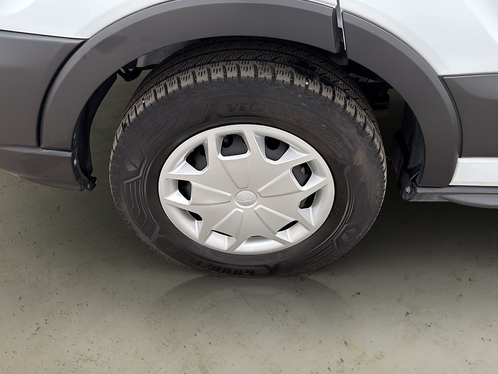 Vehicle Image 24