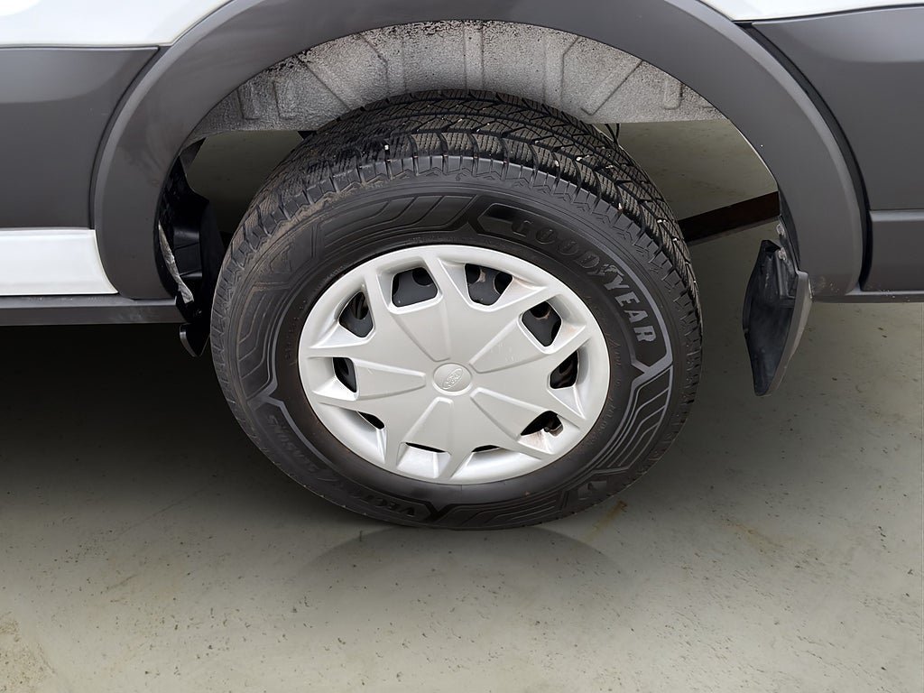 Vehicle Image 25